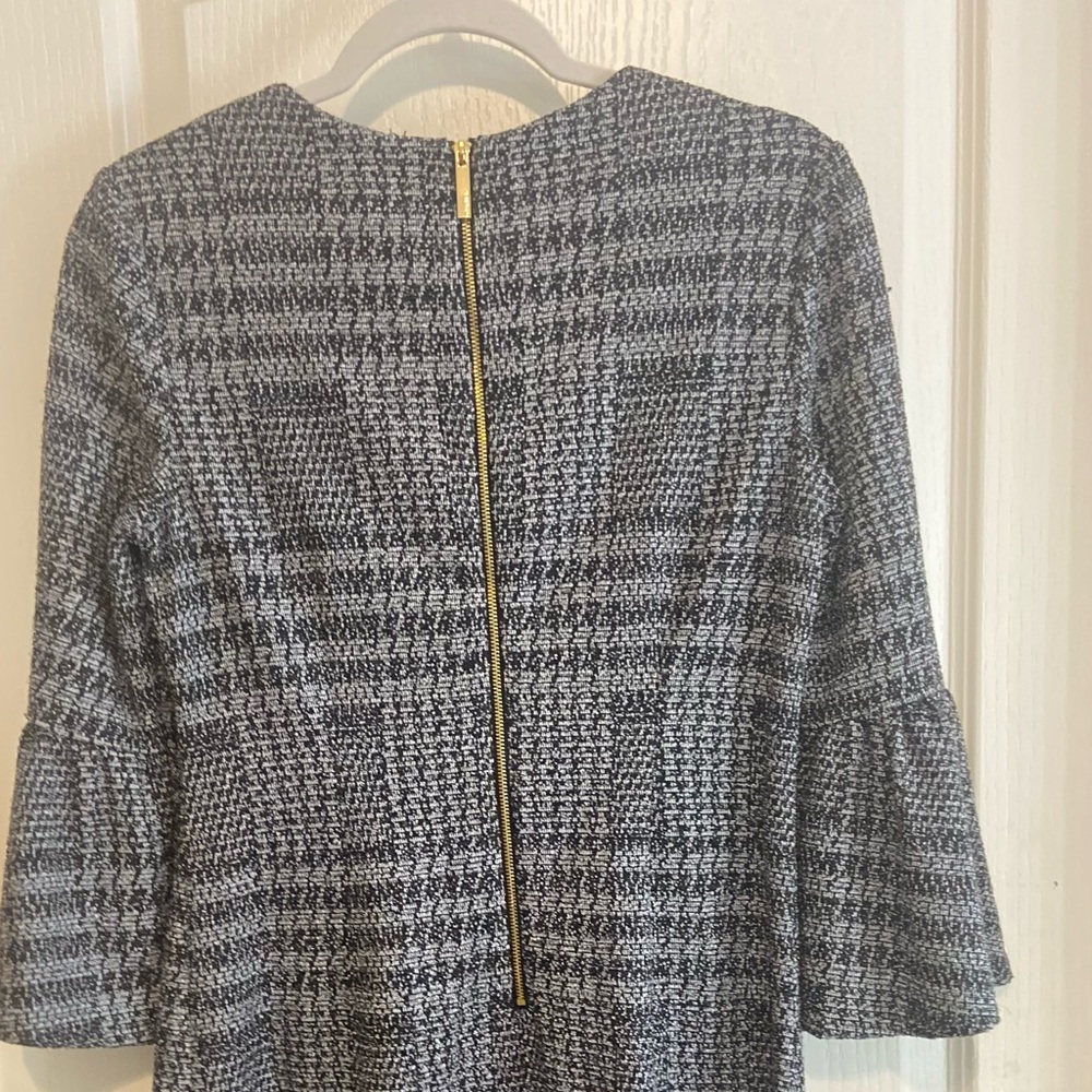 Above knee dress grey with white details.